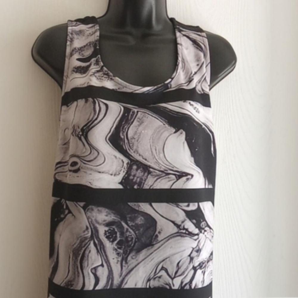 ⭐️ Host Pick ⭐️ Penningtons | Stylish Graphic Print Dress - Picture 3 of 7